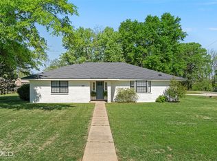 300 N Willow Dr, North, LA 71111