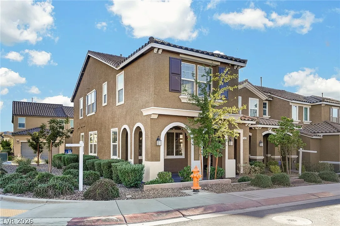 3 bed, 2.5 bath, 1842 sqft, $2,550 — Photo 2