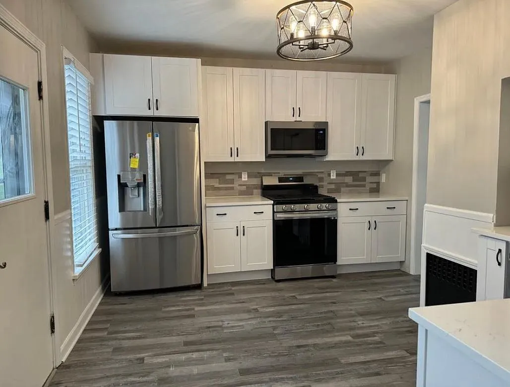 318 Park Ave — Photo 2