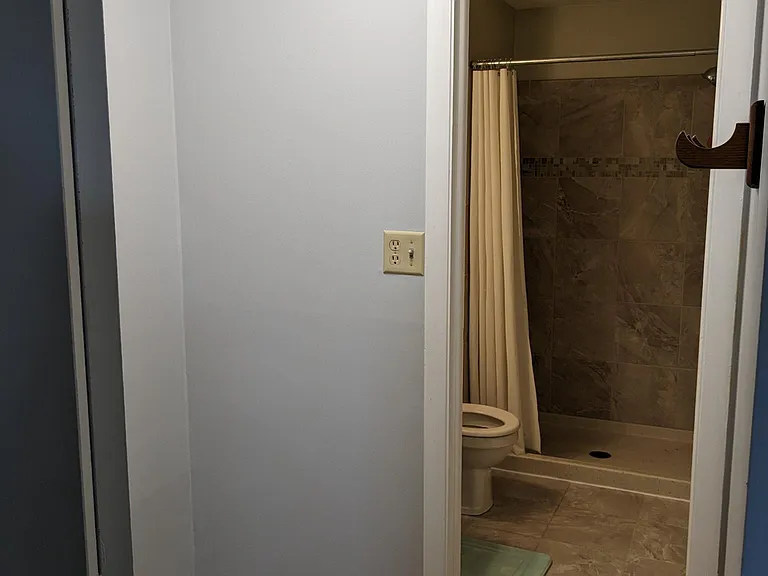 17W764 Standish Ln — Photo 22
