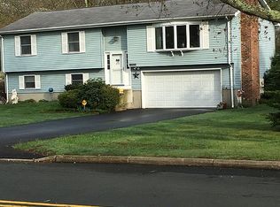 37 Goshen Rd, Waterford, CT 06385