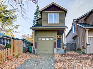 8820 NE Halsey St, Portland, OR 97220