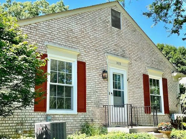 1423 Lantern Ln, Rochester, MI 48306