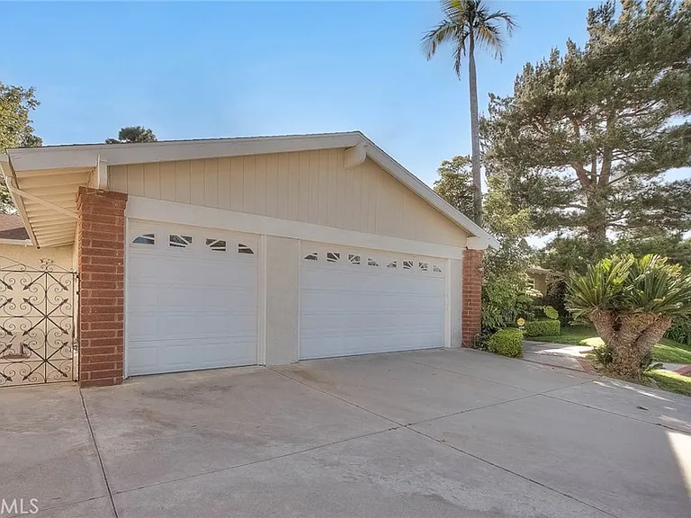 16612 Park Lane Cir — Photo 4