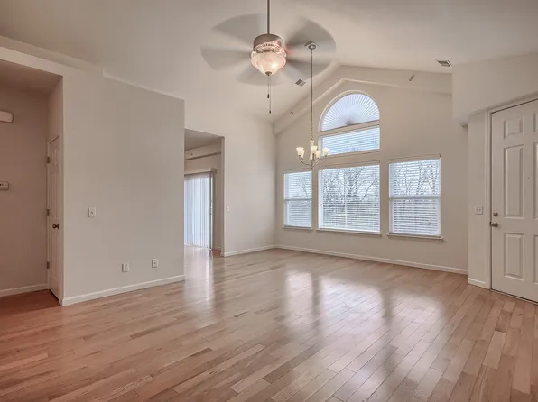 (065) Oakridge Apartments, 2505 Arena Pkwy APT 201, Saint Charles, MO 63303