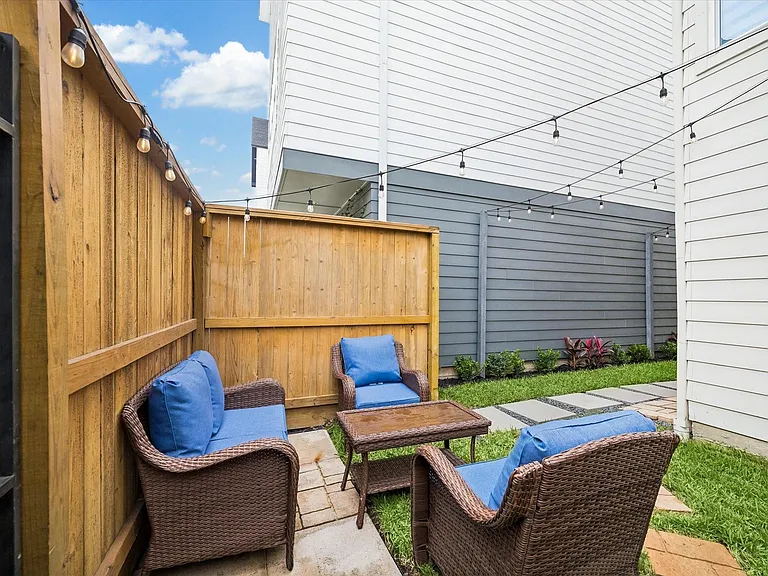 8741 Park Kolbe Ln — Photo 30
