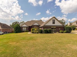 2101 N Hartford Dr, Fayetteville, AR 72701