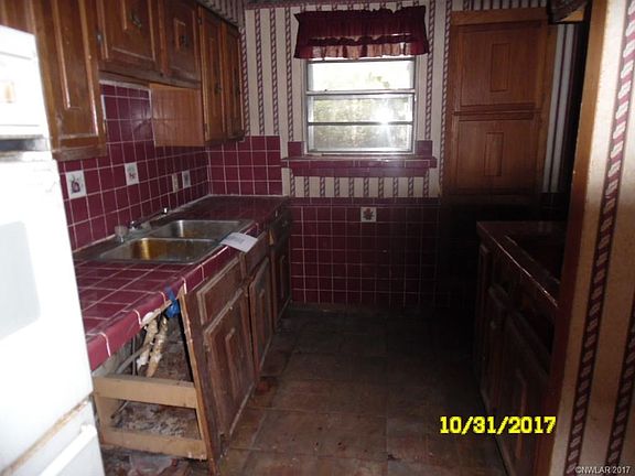3rd image of 1205 Crestmoor Dr