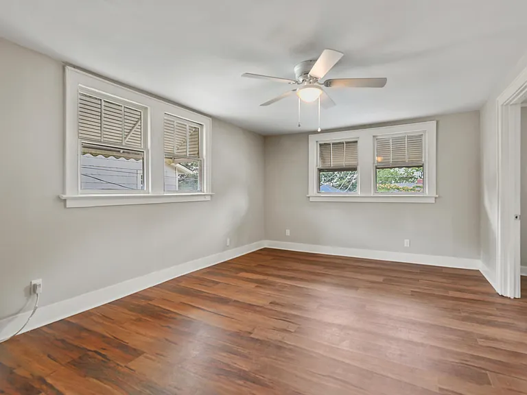 3530 Admiral Dr #UPSTAIRS — Photo 6