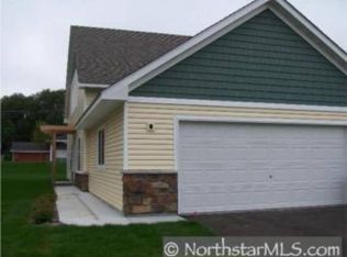 7012 15th St N, Oakdale, MN 55128