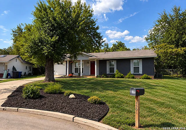 3 bed, 1.0 bath, 1036 sqft, $1,375 — Photo 2