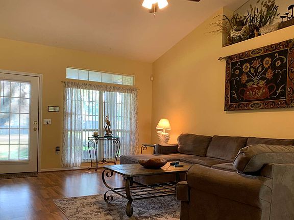 3rd image of 563 NW Emerald Lakes Dr