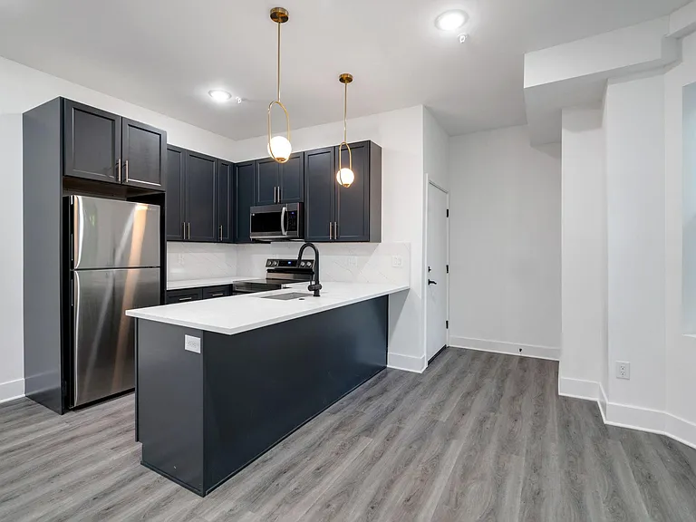 4735 Hazel Ave #2R — Photo 1