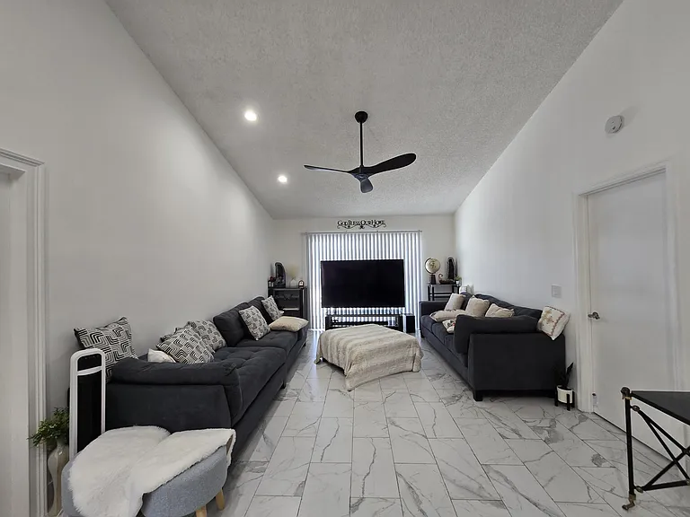 1530 Royal Forest Ct — Photo 30