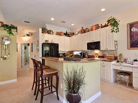 2nd image of 2160 N Maiden Ln
