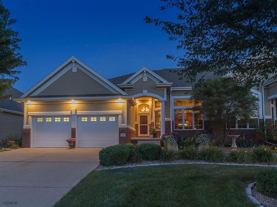 1st image of 782 Burr Oaks Dr
