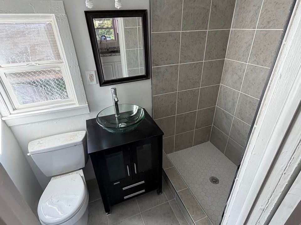 2nd image of 1003 N Rose St #2