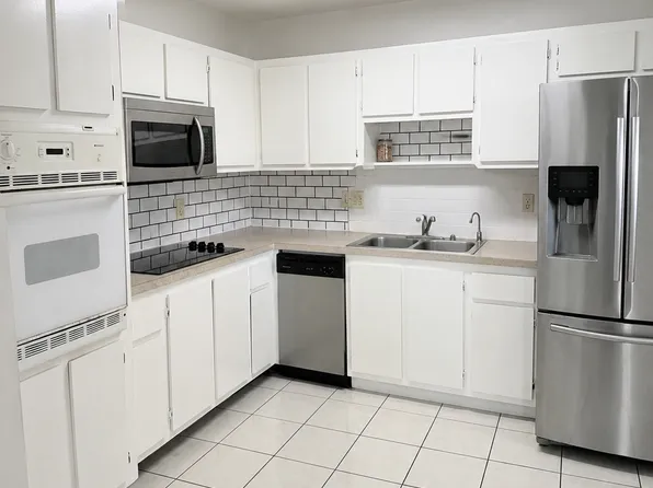 205 Lakeview Dr APT 102, Fort Lauderdale, FL 33326