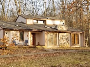 310 N Van Rd, Holly, MI 48442