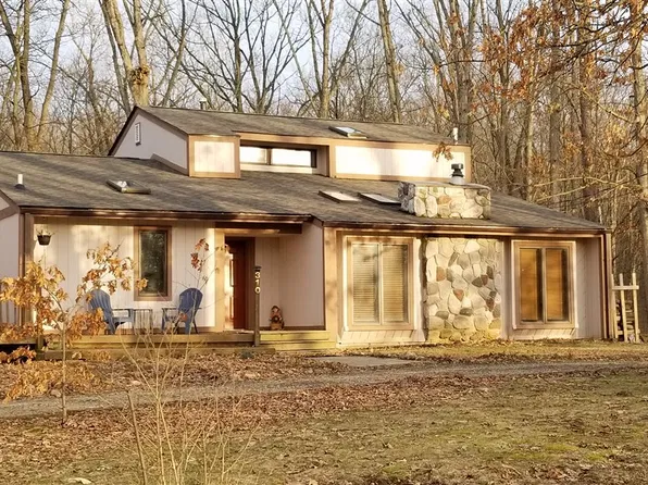 310 N Van Rd, Holly, MI 48442
