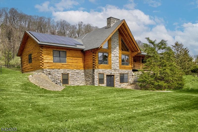 1st image of 155 Wintermute Rd