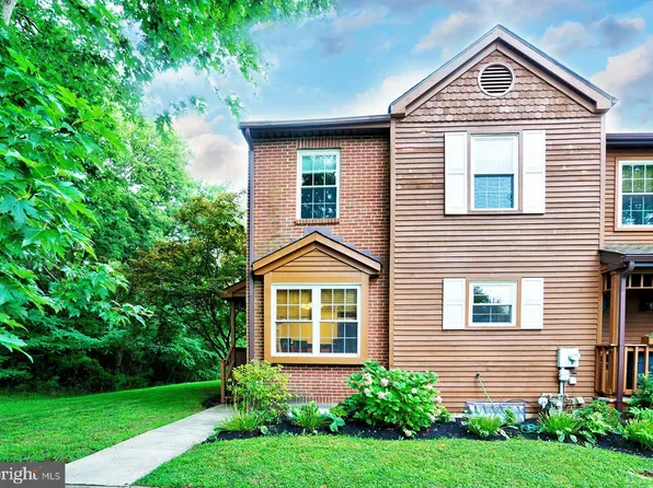 111 Honeylocust Ct, Collegeville, PA 19426
