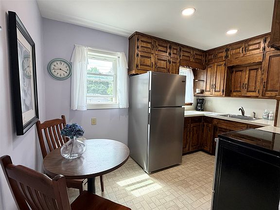 4th image of 309 E 20th St S