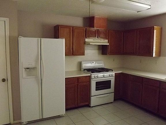 4th image of 13135 Worthington St