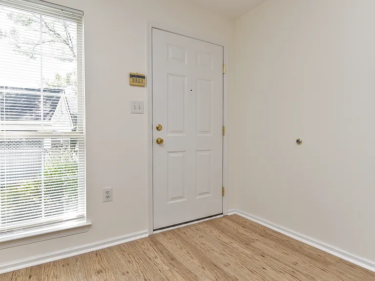 1132 Stafford St — Photo 3