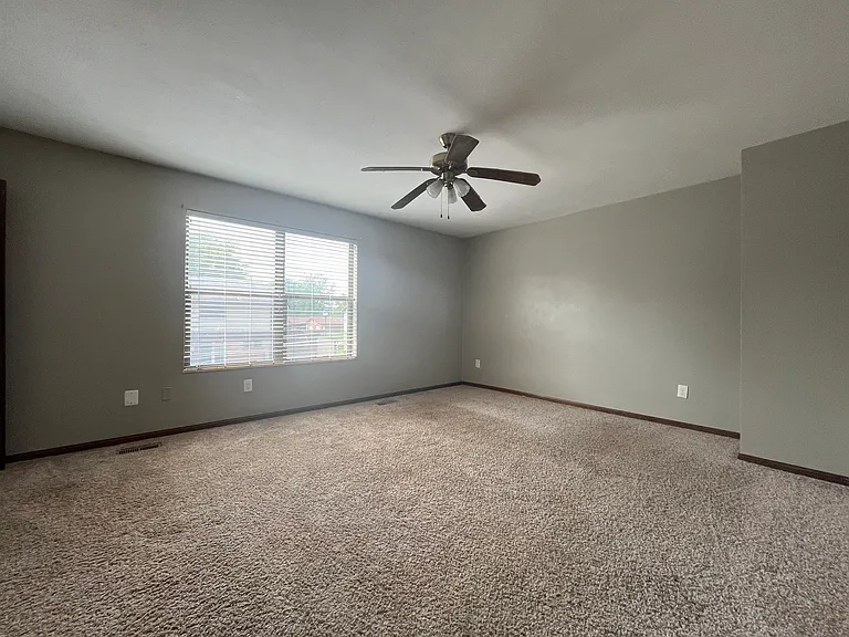 914 Maces Grove Rd — Photo 6