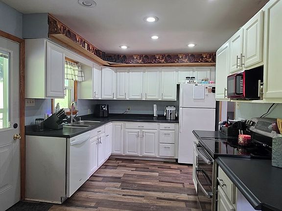 5th image of 24 Helwig Avenue