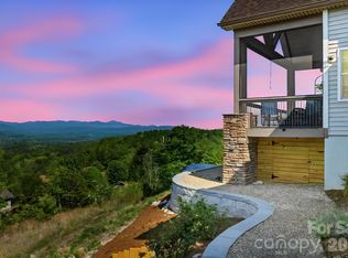 467 Crystal Heights Dr, Hendersonville, NC 28739