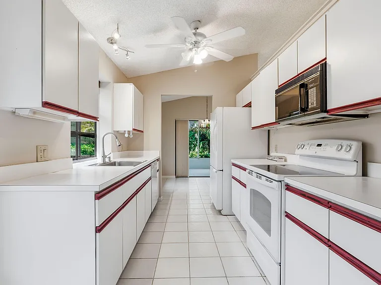 6170 Bay Isles Dr — Photo 9