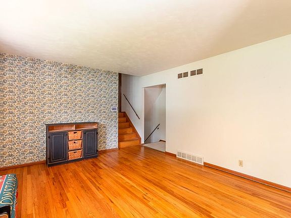 3rd image of 18353 Westover Dr