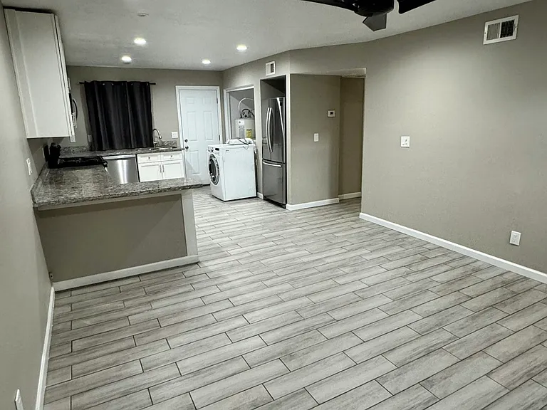 1013 E Commonwealth Pl #1 — Photo 3