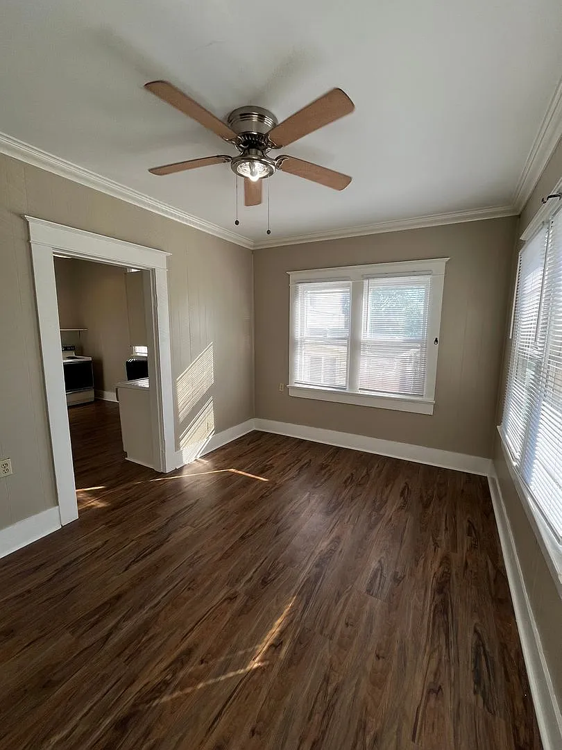 1362 College Street — Photo 2