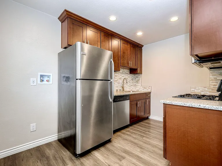 2727 G St #1/2 — Photo 8