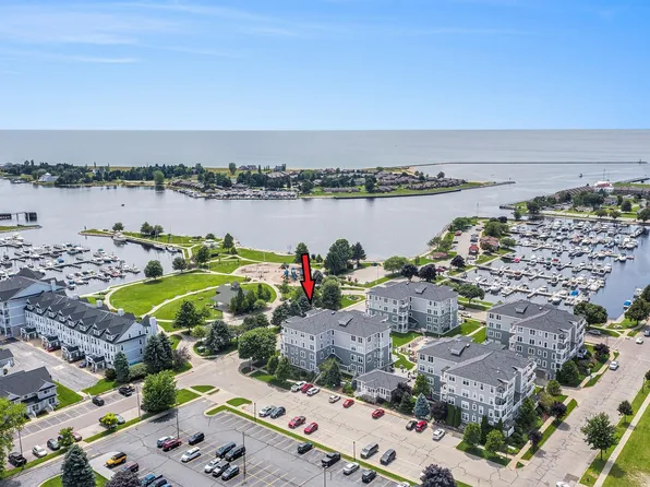 208 S Robert St Unit 6, Ludington, MI 49431