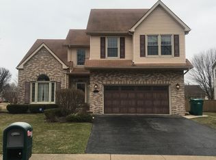 220 Hidden Creek Rd, Lake Zurich, IL 60047