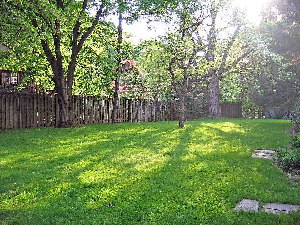 2nd image of 19 Stonehedge Ln