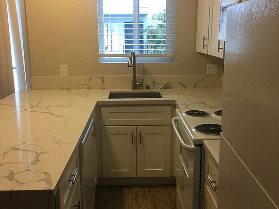 4th image of 3511 42nd St APT 06