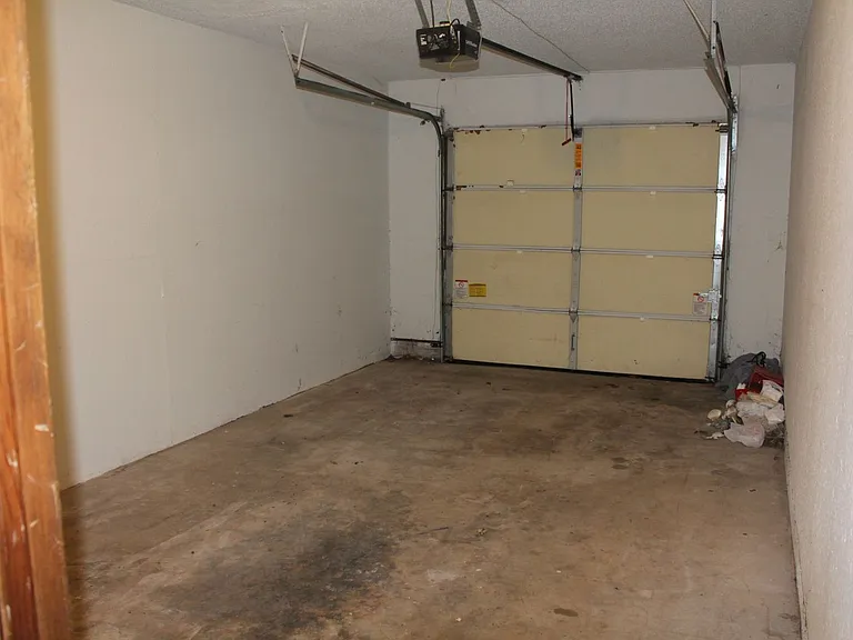 4033 Locust Dr — Photo 14