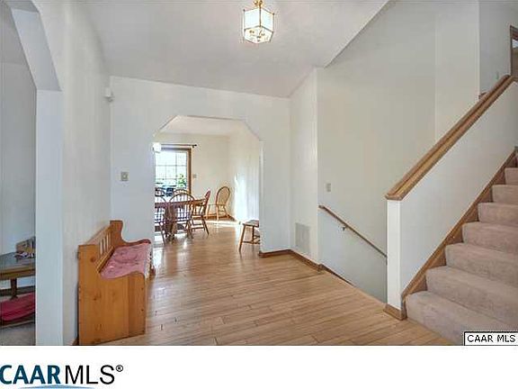 4th image of 35 Woodlawn Dr