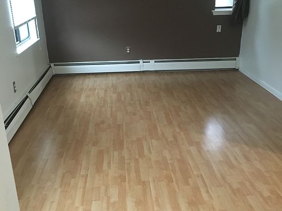 Living Room (unfurnished)