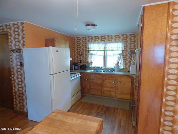 4th image of 24997 Lakeshore Dr