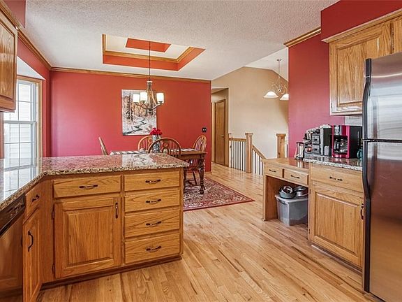 5th image of 413 S Schubert Dr