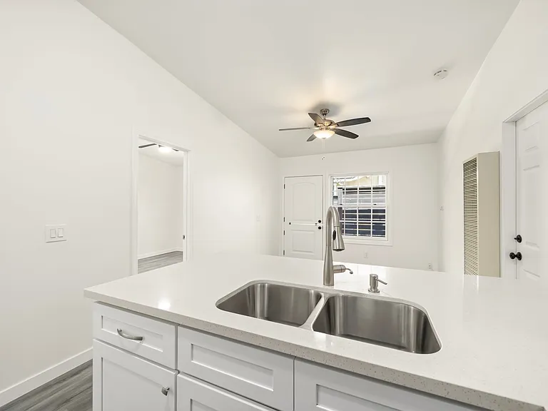 835 Ohio Ave #B — Photo 9