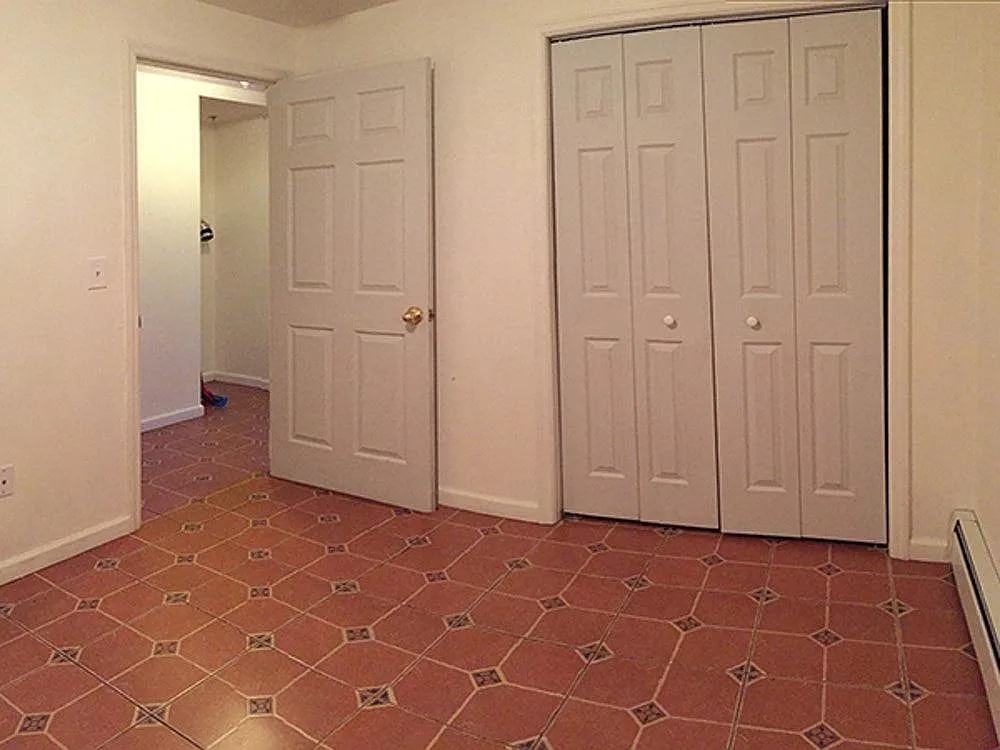 10 Eastman Ter — Photo 4