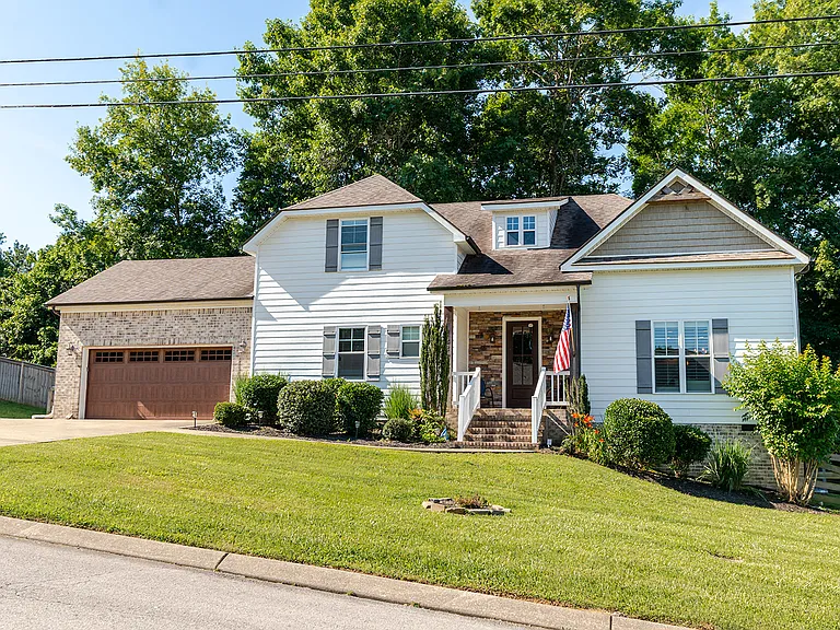 122 Timberland Dr — Photo 1