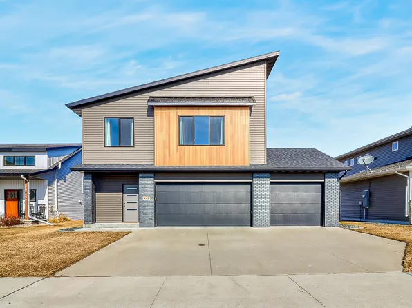 442 Hampton Dr W, Moorhead, MN 56560